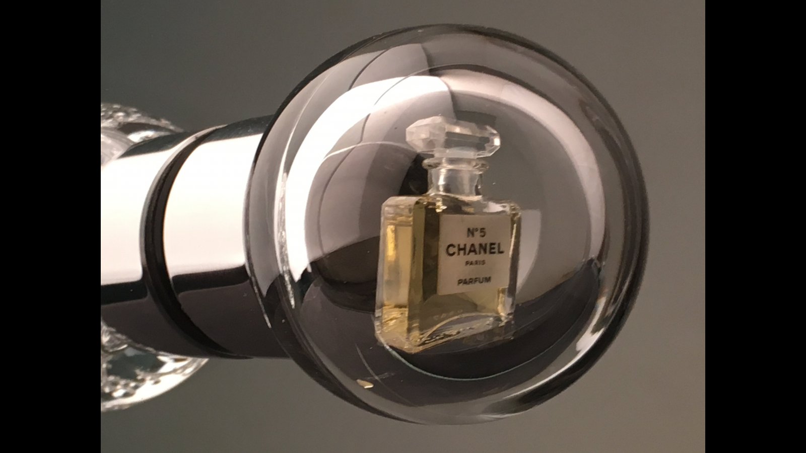 Double Poigne Chanel 5 > Objets dco > Hors Collections